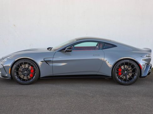 Used 2025 Aston Martin V8 Vantage Coupe image 17