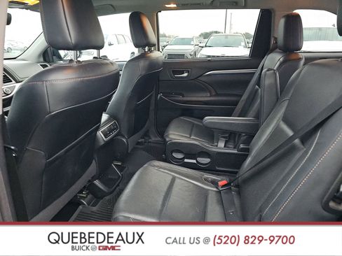 Used 2017 Toyota Highlander Limited image 12