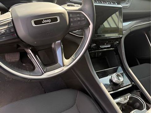 Used 2022 Jeep Grand Cherokee L Laredo w/ Luxury Tech Group I AWD/4WD image 4
