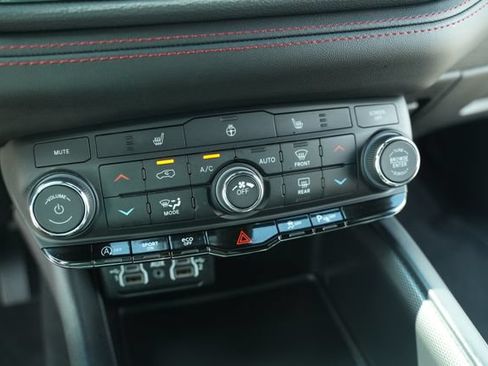 Used 2025 Dodge Durango GT AWD/4WD image 35