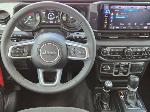 Used 2025 Jeep Wrangler Unlimited Sahara w/ Safety Group AWD/4WD image 10