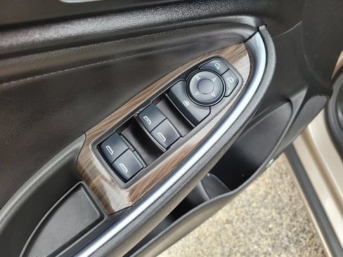 Used 2023 Chevrolet Malibu LT FWD image 19