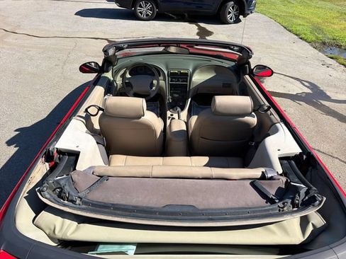 Used 2003 Ford Mustang Convertible RWD image 11
