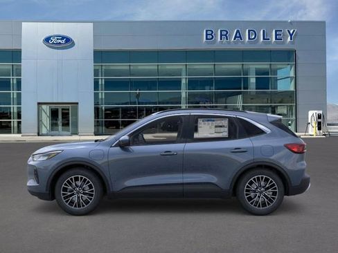 New 2025 Ford Escape SE image 3