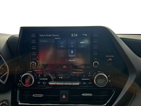 Used 2022 Toyota Highlander Limited FWD image 21