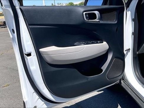 Used 2023 Hyundai Venue SEL FWD image 23