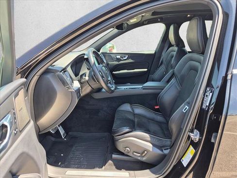 Used 2019 Volvo XC60 T5 R-Design w/ Protection Package Premier AWD/4WD image 17