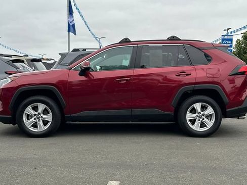 Used 2021 Toyota RAV4 XLE w/ Convenience Package FWD image 7