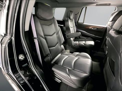 Used 2016 Cadillac Escalade Luxury image 24