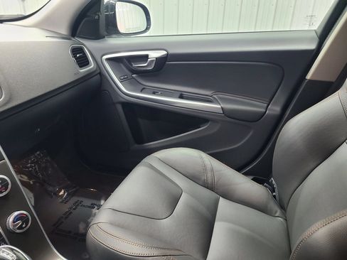 Used 2016 Volvo V60 T5 Cross Country AWD/4WD image 25
