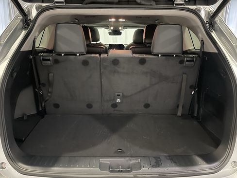 Used 2023 Toyota Highlander XLE AWD/4WD image 27