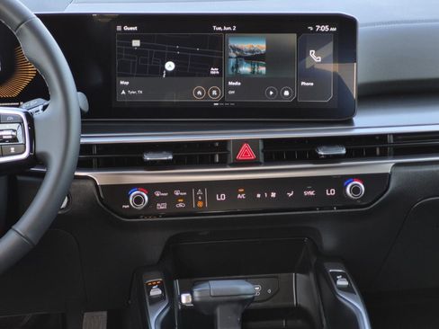 Used 2025 Kia Sorento EX w/ Panoramic Sunroof Package FWD image 18