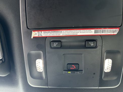 Used 2025 Toyota Camry SE FWD image 30
