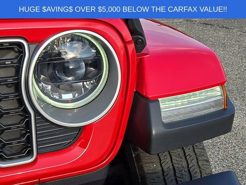 Used 2025 Jeep Wrangler Unlimited Sahara AWD/4WD image 9
