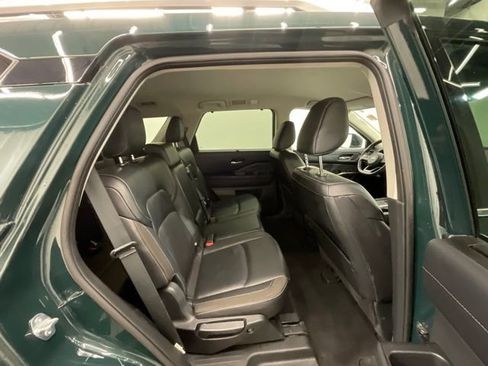 Used 2024 Nissan Pathfinder SL AWD/4WD image 25