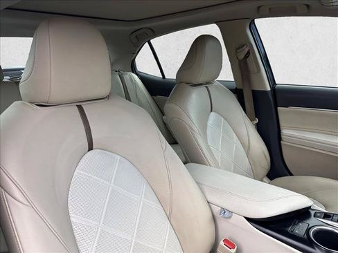 Used 2018 Toyota Camry XLE FWD image 28