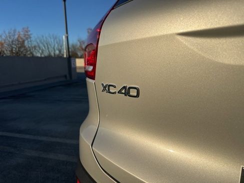 Certified 2025 Volvo XC40 B5 Plus image 38
