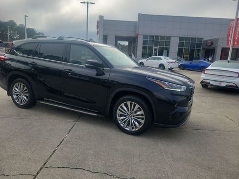 Used 2023 Toyota Highlander Platinum image 9