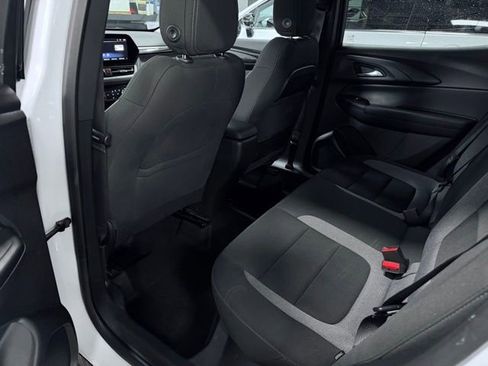 Used 2025 Chevrolet TrailBlazer LT AWD/4WD image 19