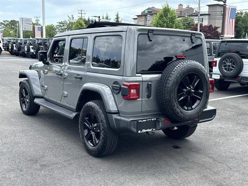 Used 2022 Jeep Wrangler Unlimited Sahara AWD/4WD image 6