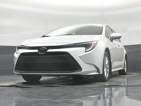 Used 2026 Toyota Corolla LE w/ LE Premium Package AWD/4WD image 52