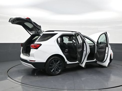 Used 2023 Chevrolet Equinox RS FWD image 25