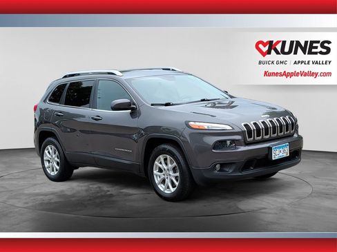 Used 2018 Jeep Cherokee Latitude Plus w/ Cold Weather Group AWD/4WD image 1