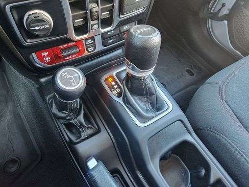 Used 2024 Jeep Gladiator Rubicon w/ Convenience Group AWD/4WD image 24