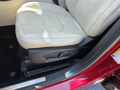 Used 2018 Ford Edge Titanium w/ Equipment Group 301A image 9