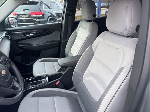 Used 2025 Chevrolet TrailBlazer LT AWD/4WD image 43
