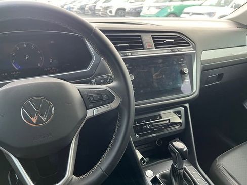 Used 2023 Volkswagen Tiguan SE image 24