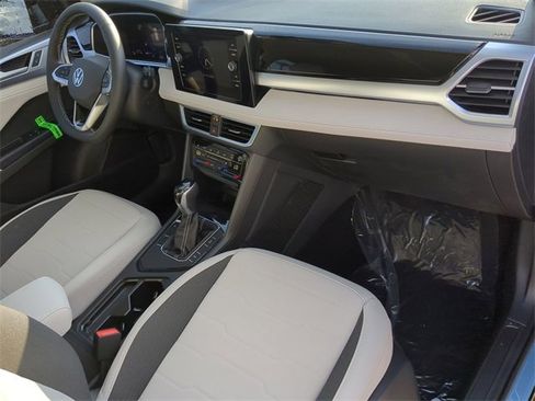 New 2025 Volkswagen Taos SE image 11