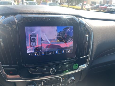 Used 2020 Chevrolet Traverse LT w/ LT Premium Package image 4