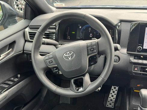 Used 2026 Toyota Camry SE FWD image 18