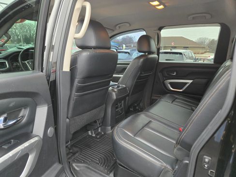 Used 2016 Nissan Titan SL image 9