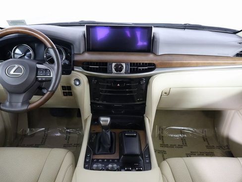 Used 2019 Lexus LX 570 4WD w/ Luxury Package image 8