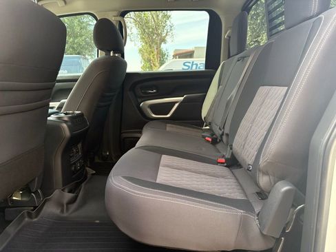 Used 2021 Nissan Titan SV w/ SV Convenience Package RWD image 9