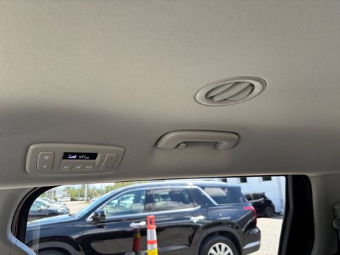 Used 2026 Kia Carnival FWD image 20