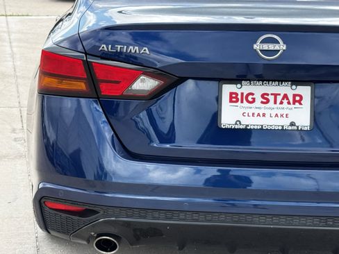 Used 2024 Nissan Altima 2.5 SR FWD image 11