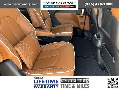 New 2026 Chrysler Pacifica Pinnacle image 13