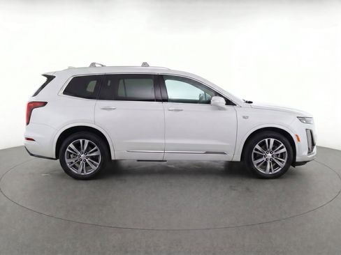 Used 2023 Cadillac XT6 Premium Luxury FWD image 8