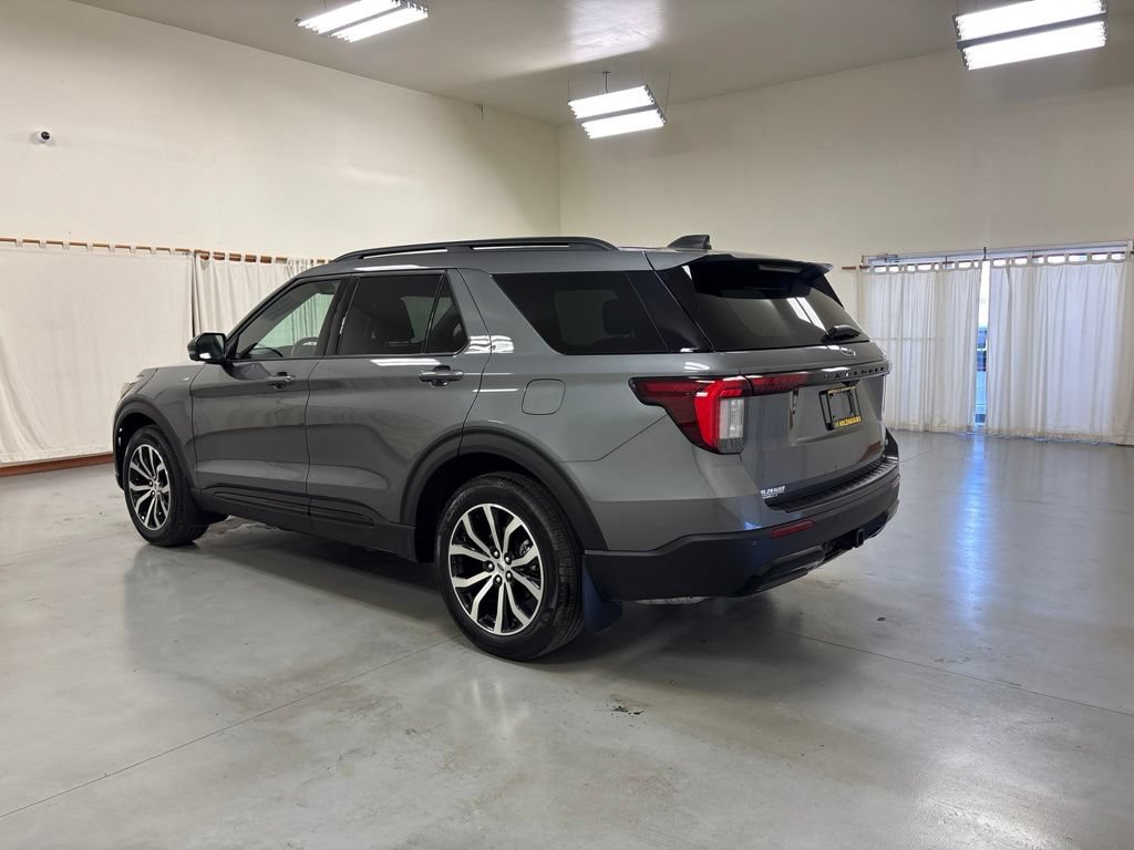 Used 2025 Ford Explorer ST-Line AWD/4WD image 6