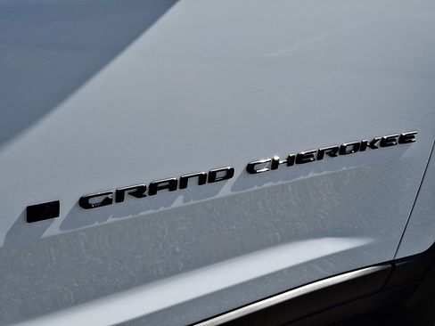 New 2026 Jeep Grand Cherokee L Limited AWD/4WD image 14