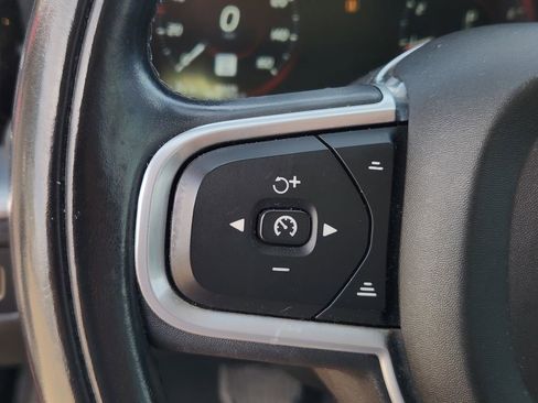 Used 2018 Volvo XC60 T6 Momentum w/ Advanced Package image 29