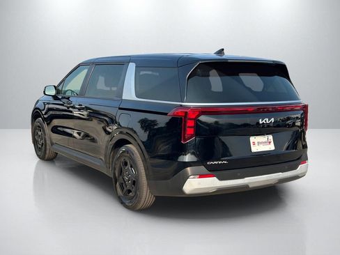 Used 2026 Kia Carnival FWD image 7