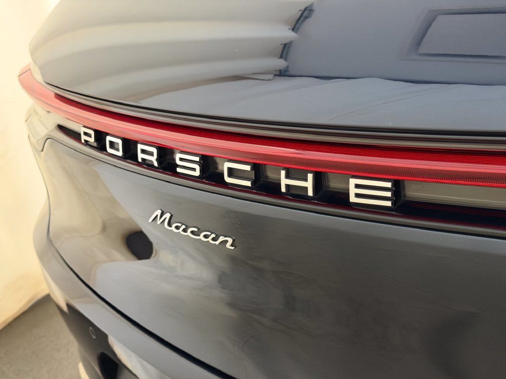 Certified 2020 Porsche Macan AWD/4WD image 24