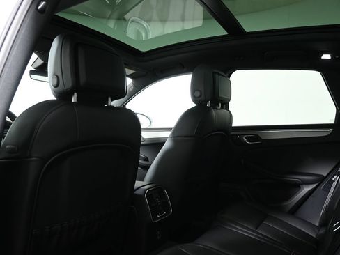 Used 2026 Porsche Macan AWD/4WD image 36