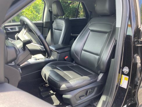 Used 2023 Ford Explorer XLT w/ Equipment Group 202A AWD/4WD image 6