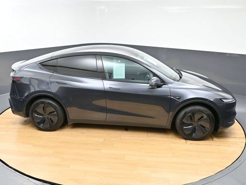 Used 2026 Tesla Model Y Long Range RWD image 4