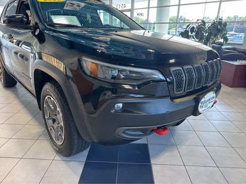 Used 2022 Jeep Cherokee Trailhawk w/ Comfort/Convenience Group AWD/4WD image 6